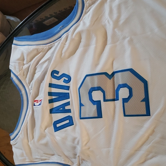 NIKE Lakers jersey SIZE XL White with blue letters - Picture 1 of 2